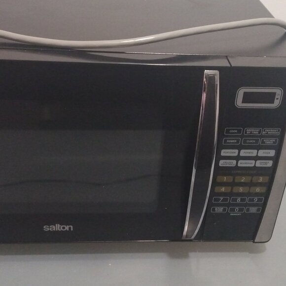 Ssalton microwave as new  because was not used in a perfect condition. - Picture 2 of 5